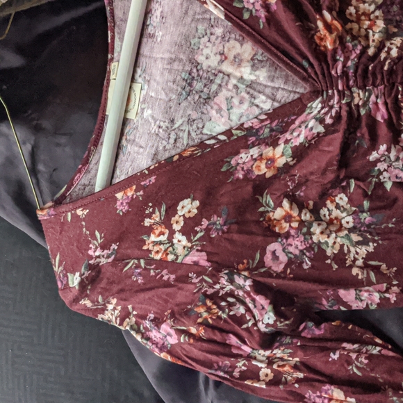 Long sleeve soft floral top - Picture 3 of 4